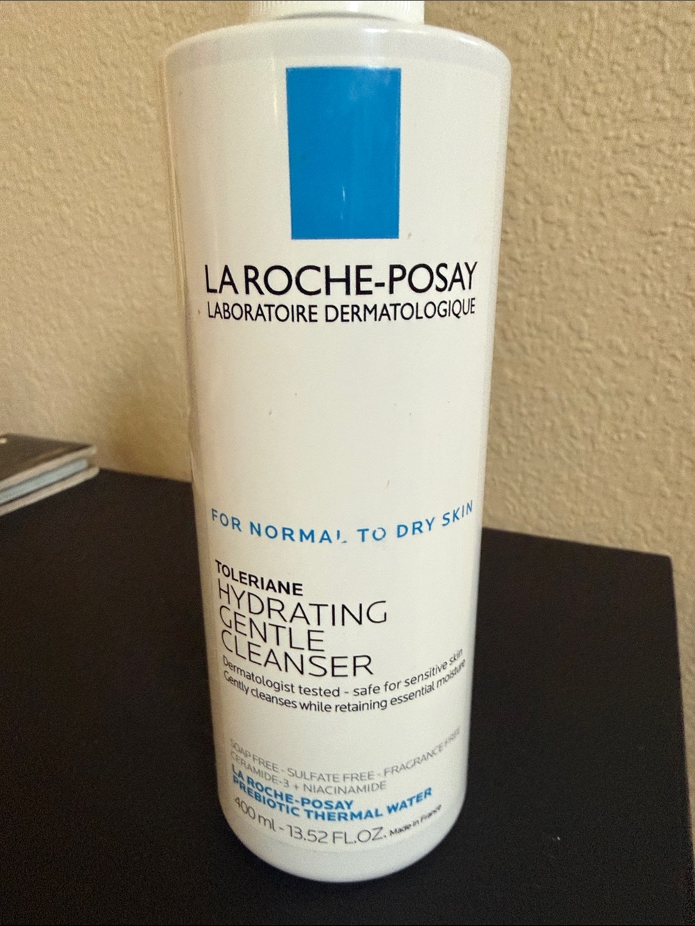Toleriane Hydrating Gentle Cleanser - White - Picture 3 of 3